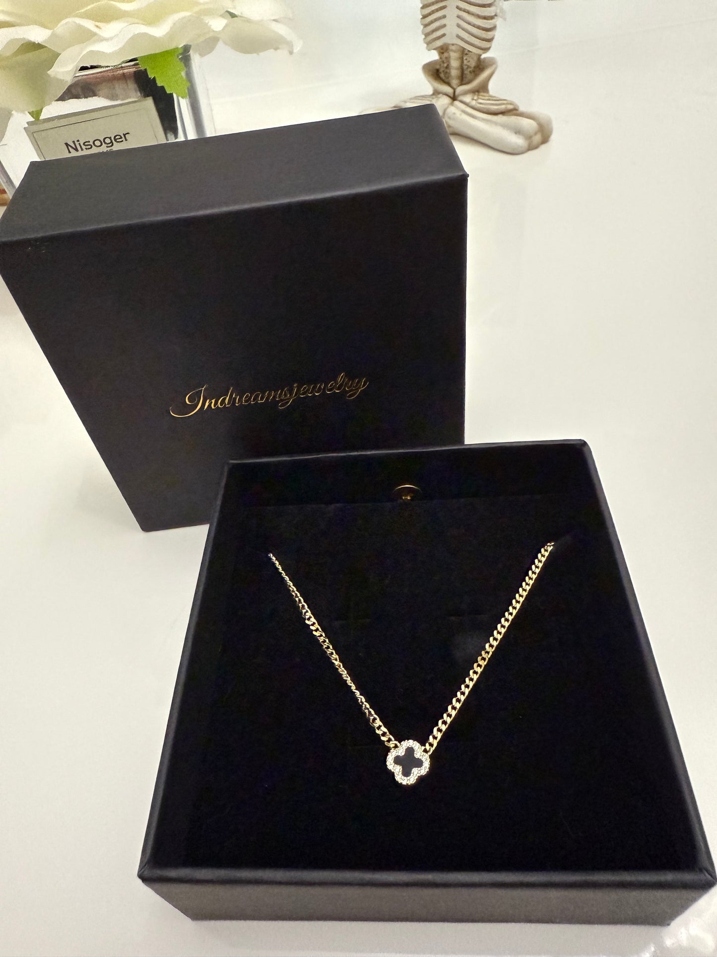 18 k gold clover necklace