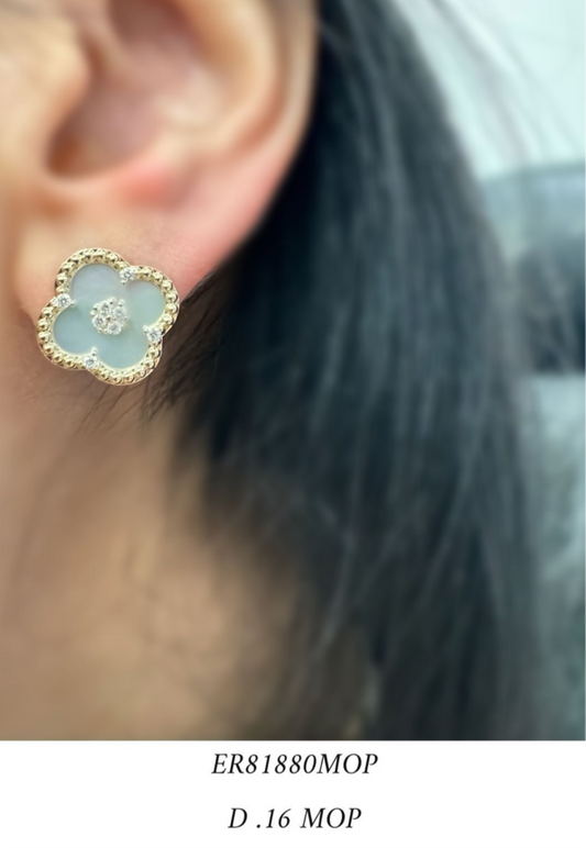 Clover 14k gold pair of earrings
